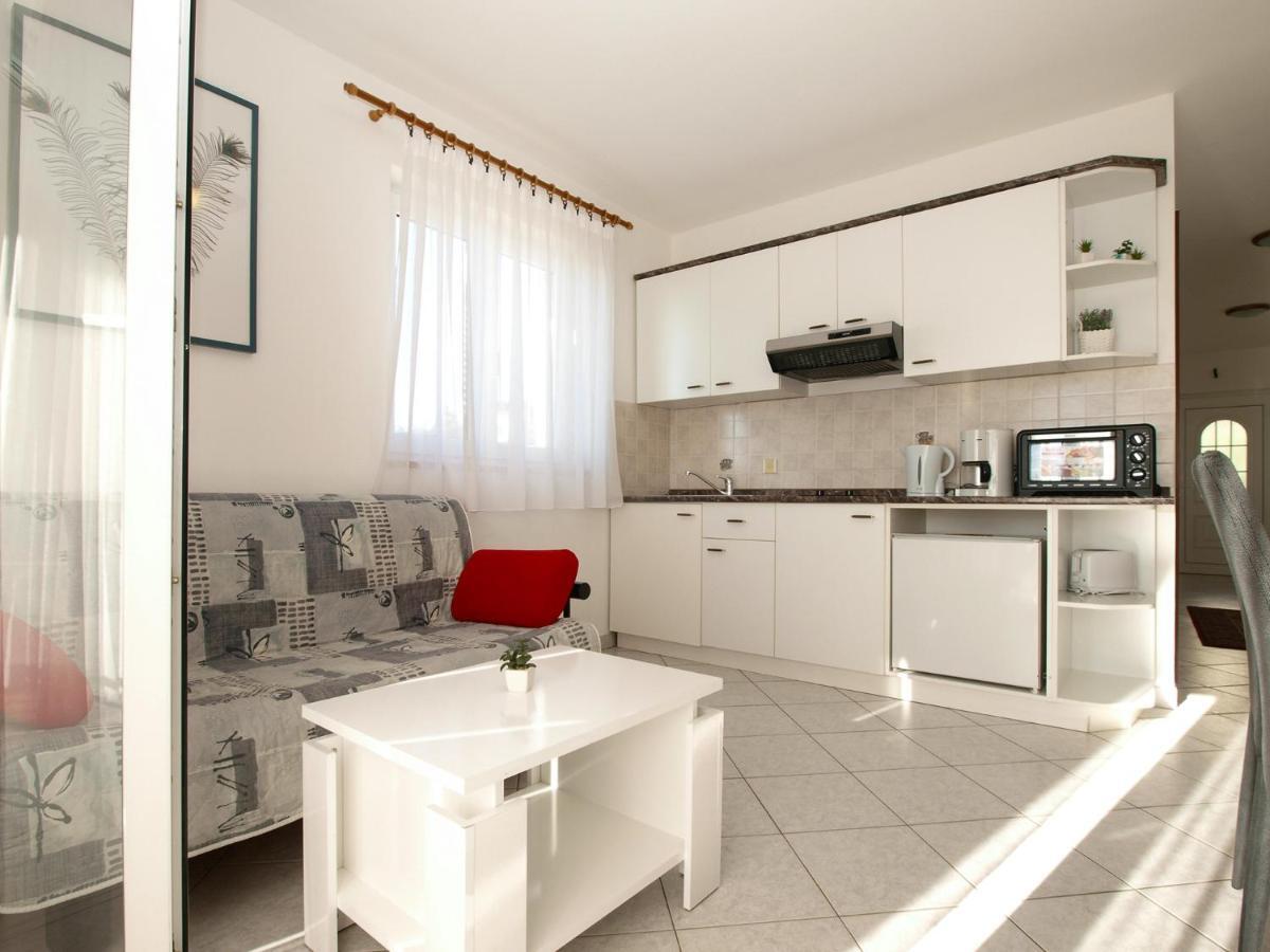 Mira 1978 Apartment