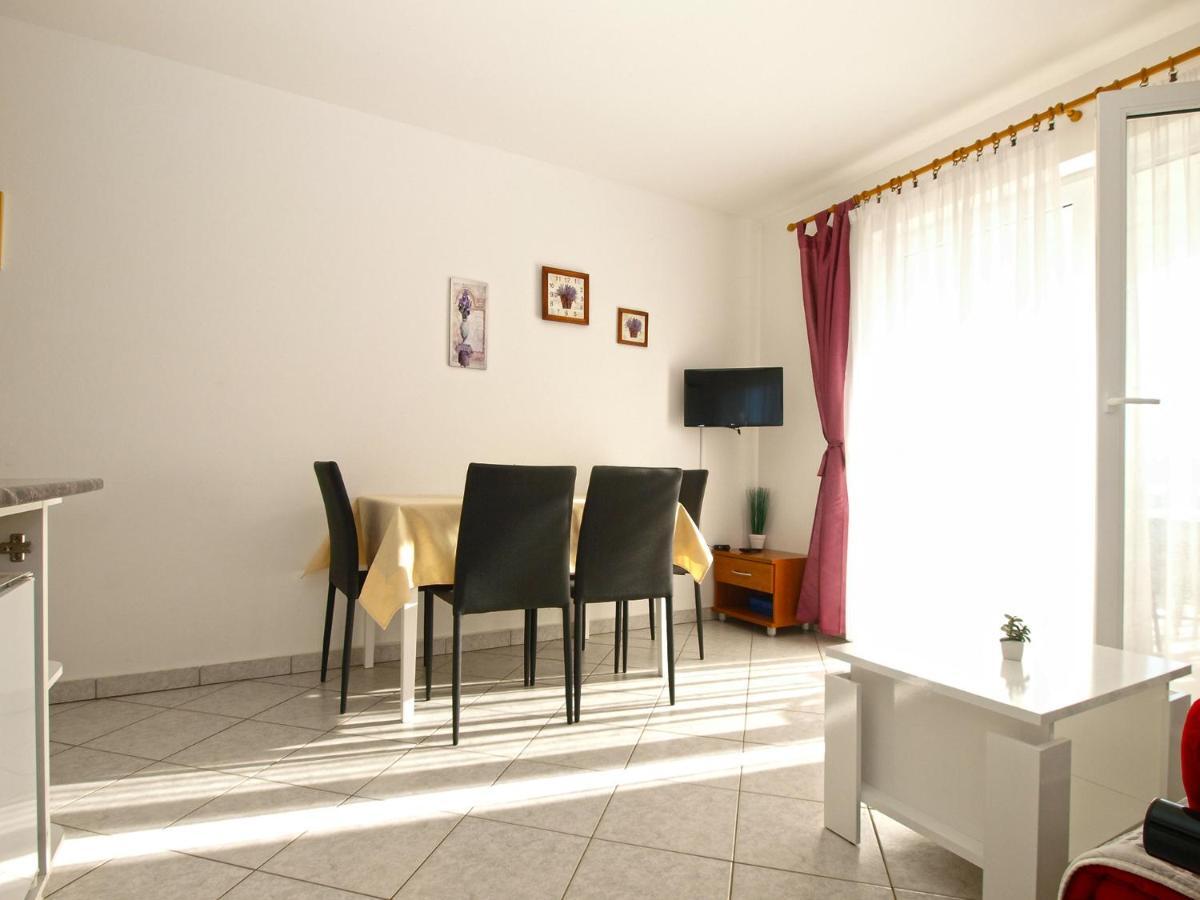 Mira 1978 Apartment